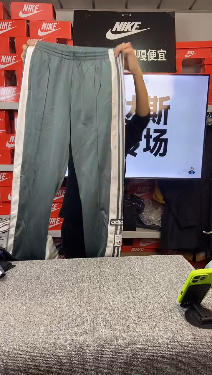 369编码 阿迪达斯 全新无暇 直播间过款为准 尺码180XL