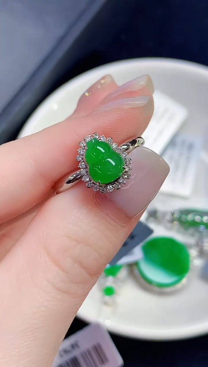 18K金镶嵌戒指翡翠LSR