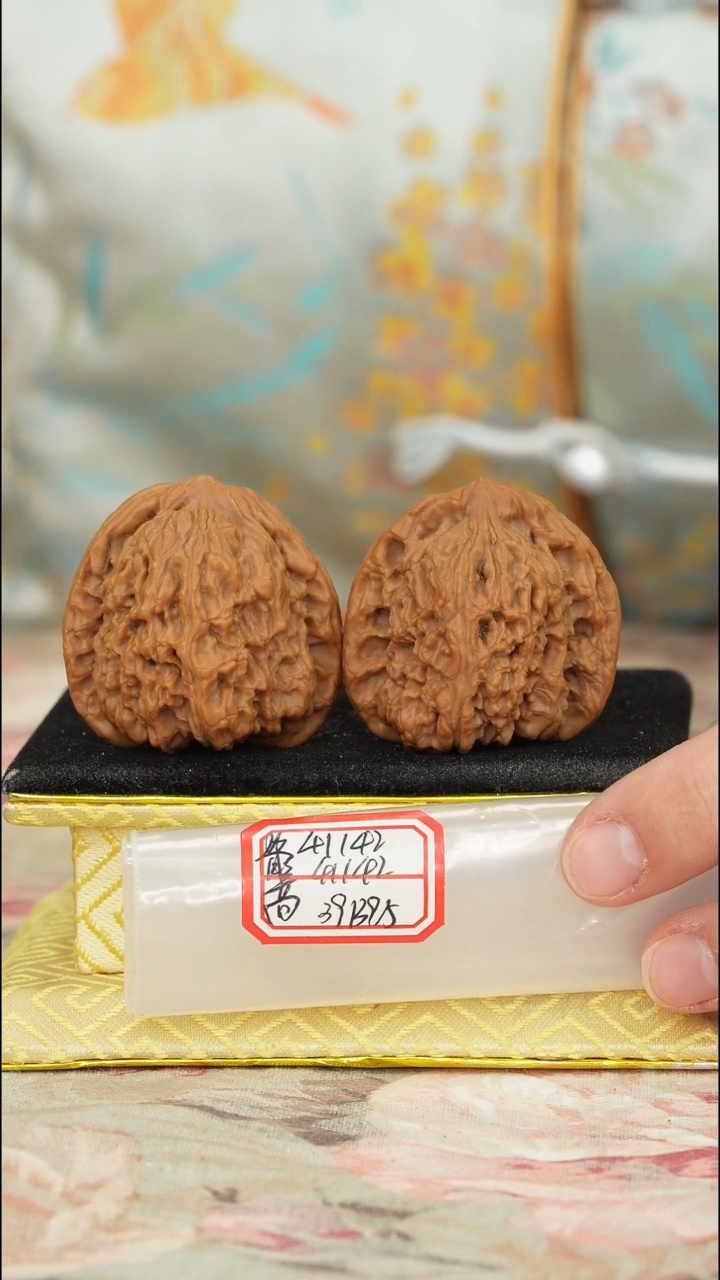 【闪购商品】文玩核桃把件赵喜满南将石