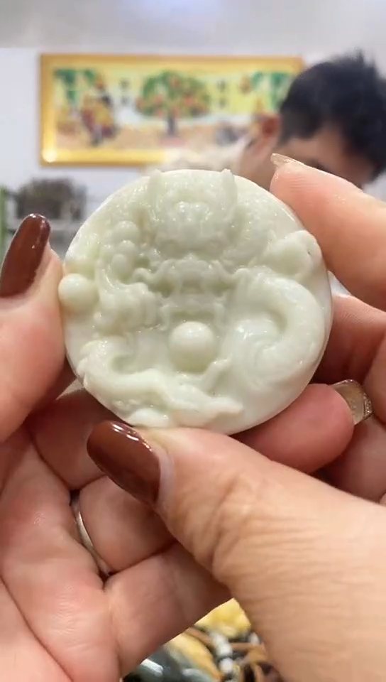 未镶嵌蛇纹石玉吊坠    