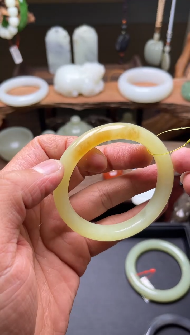 【闪购商品】和田玉手镯未镶嵌若羌糖黄玉手镯 56圈9001541