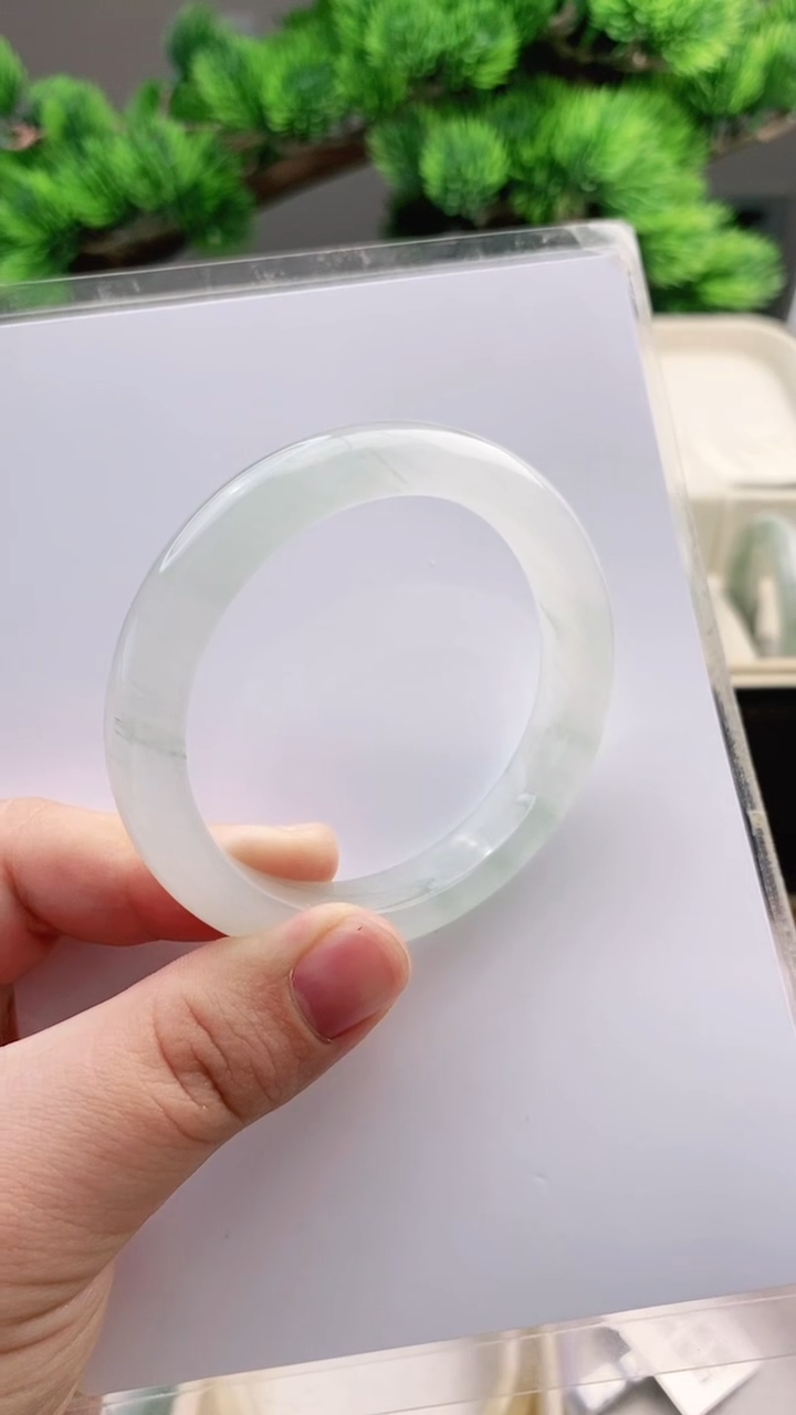 【闪购商品】石英质玉手镯未镶嵌52