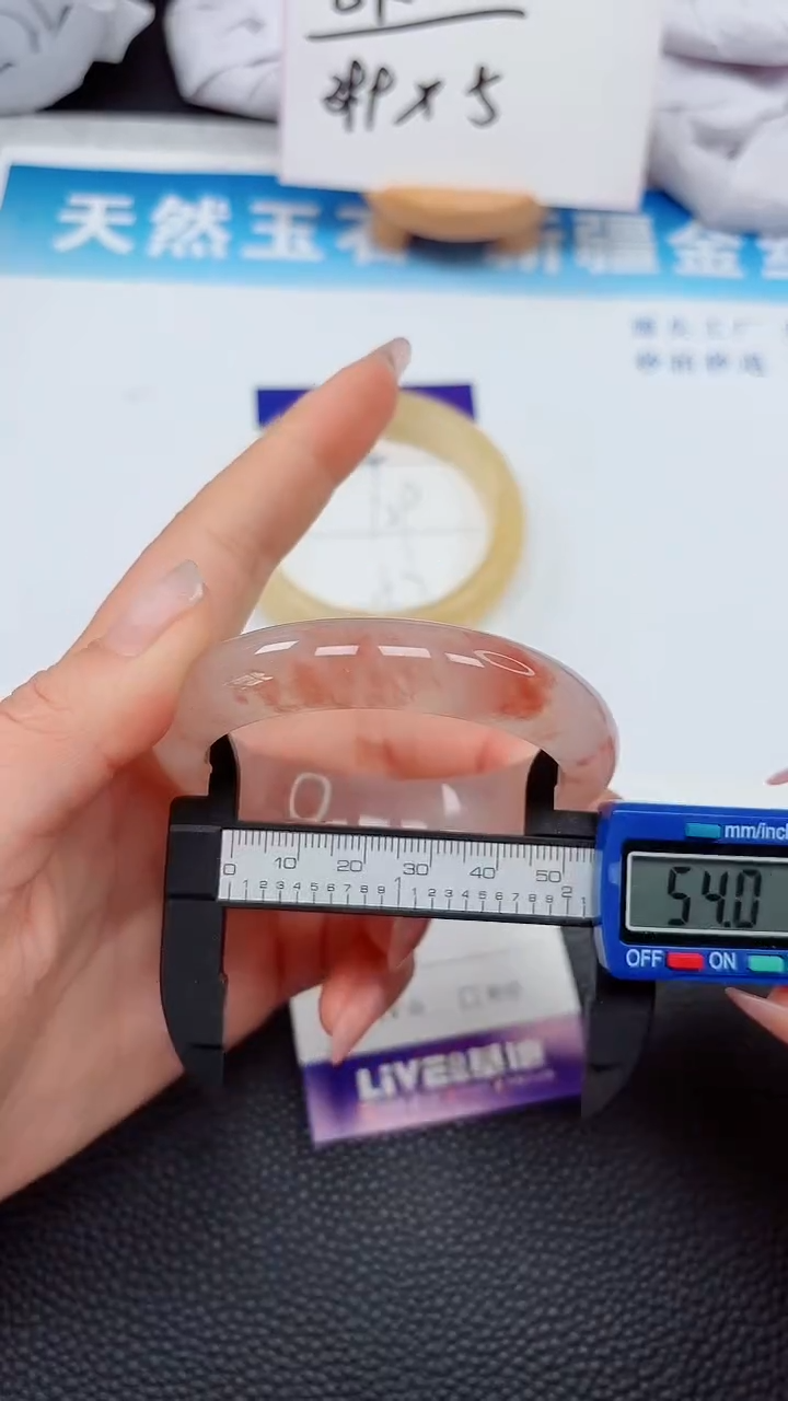 【闪购商品】石英质玉手镯未镶嵌35