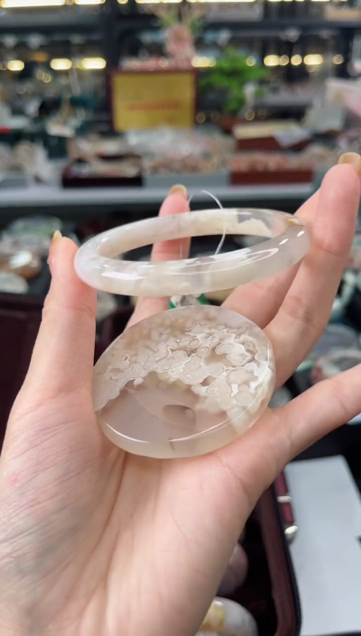 【闪购商品】石英质玉手镯未镶嵌58圈口（赠品镯心）1503601