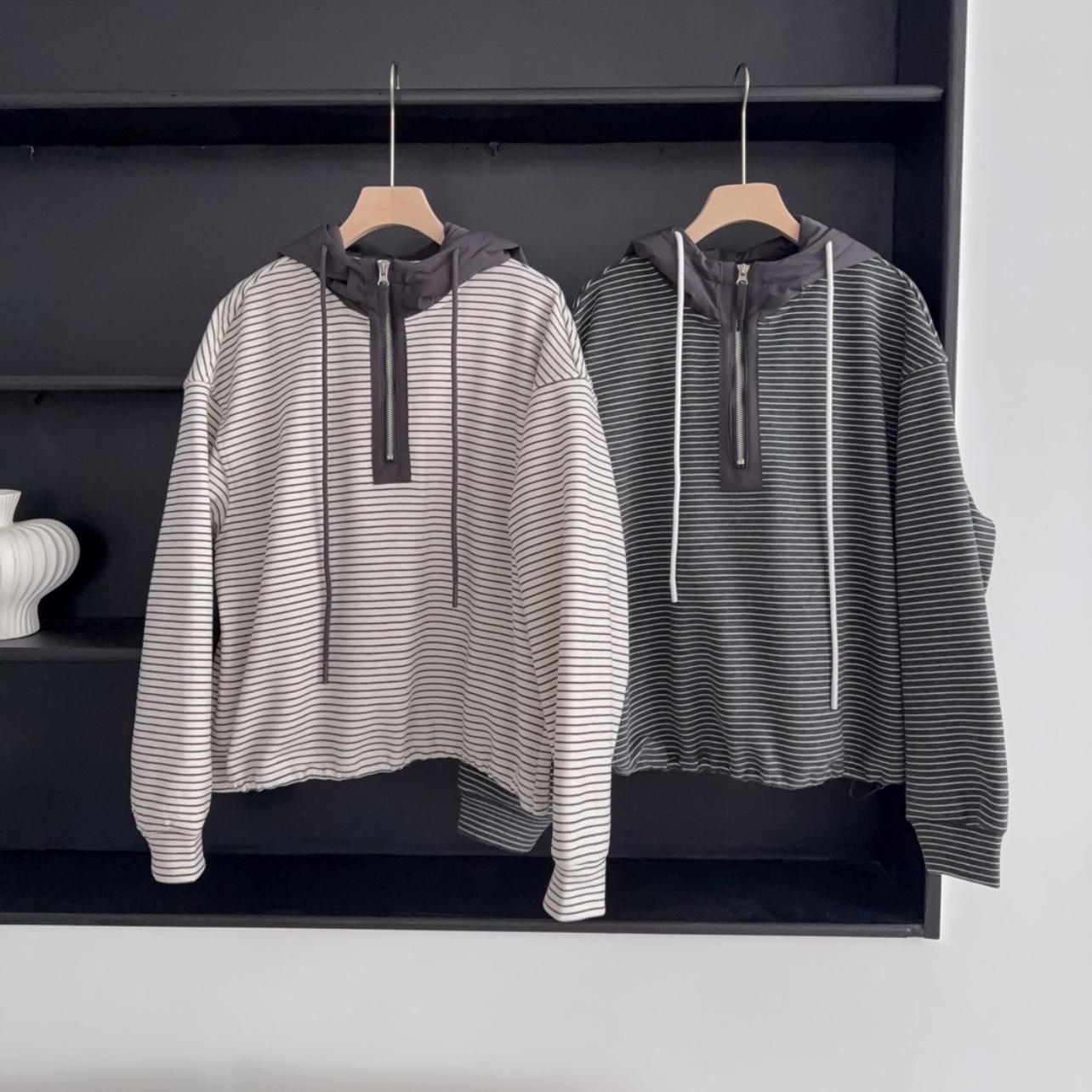 新款气质休闲韩版简约连帽半拉链条纹卫衣W82426