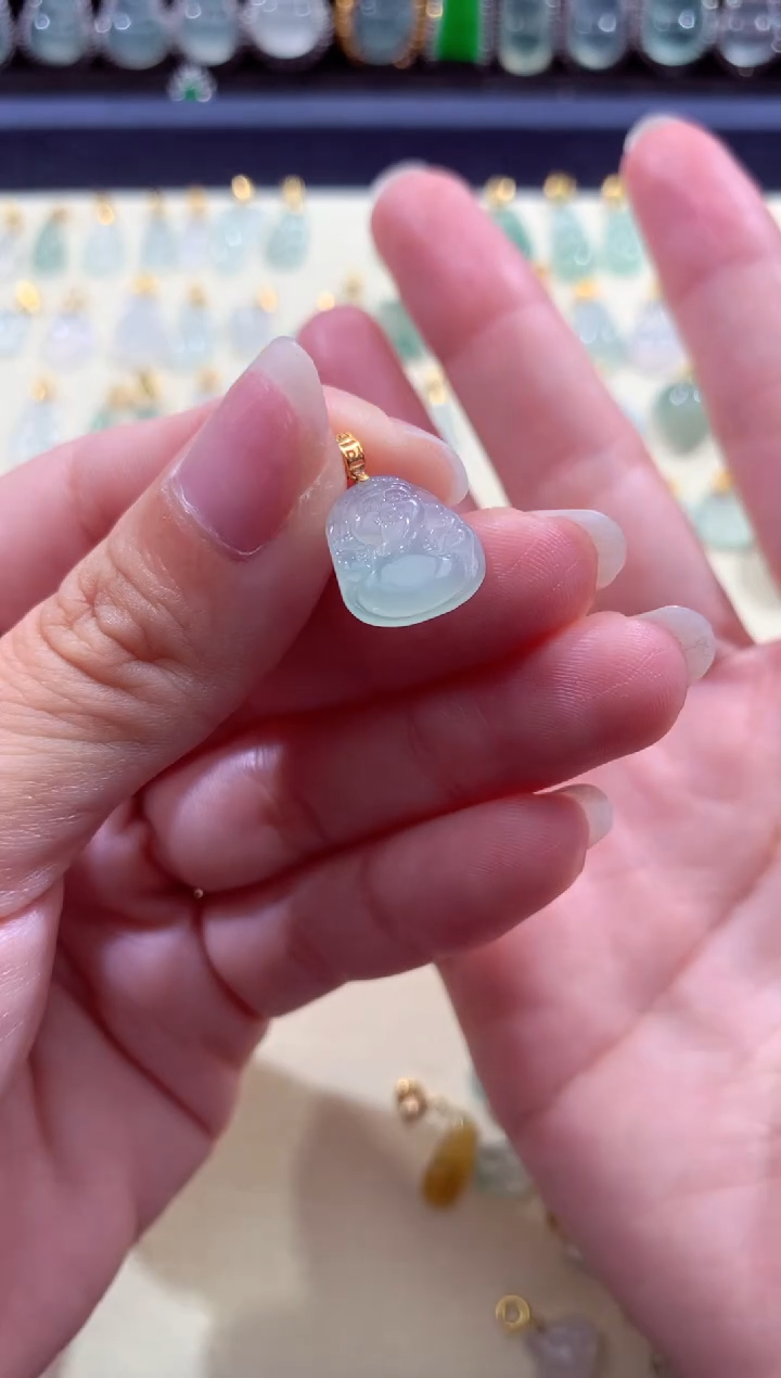 颈饰18K金镶嵌翡翠翡翠