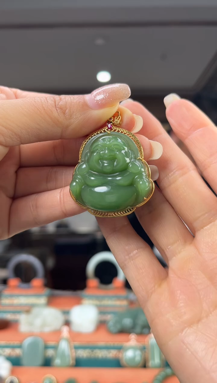 颈饰18K金镶嵌和田玉佩佩