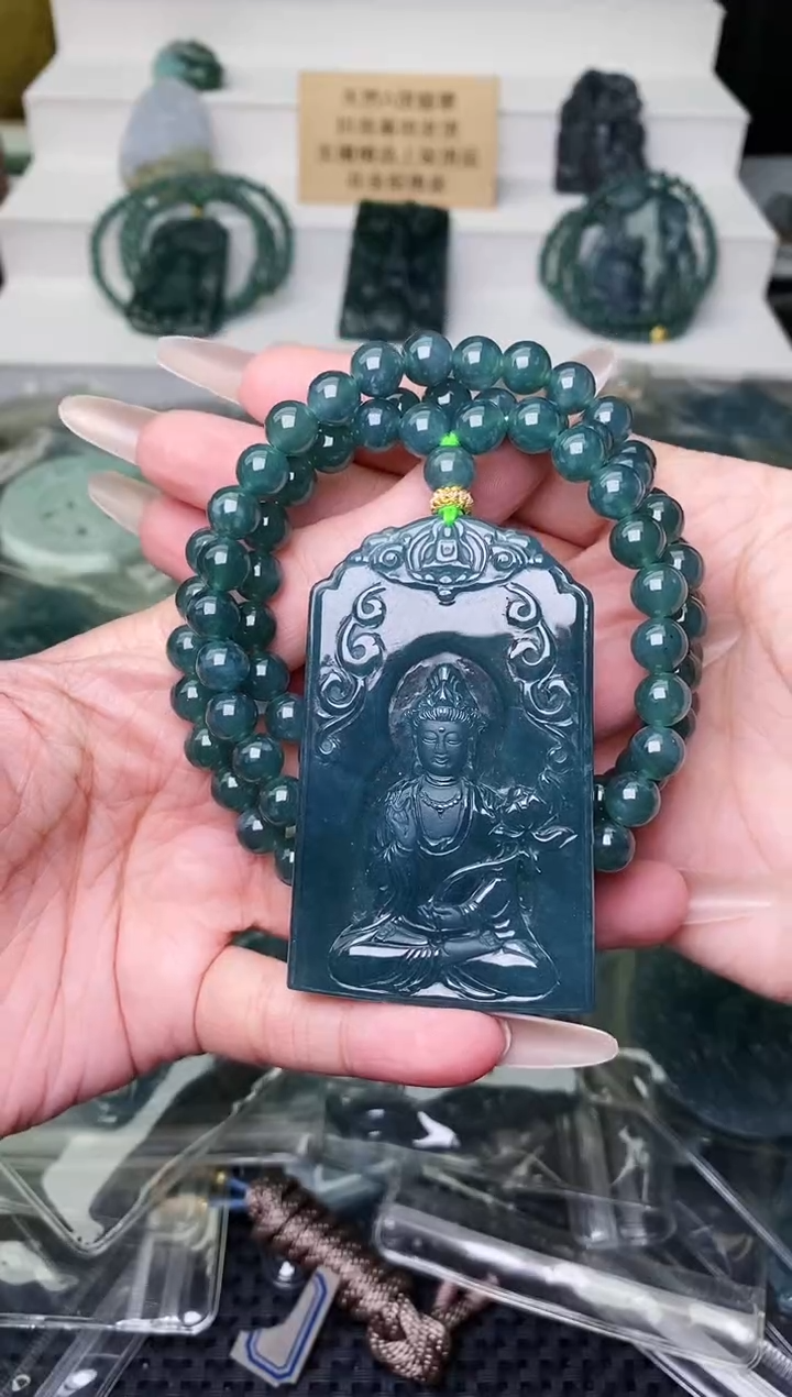 颈饰未镶嵌翡翠 