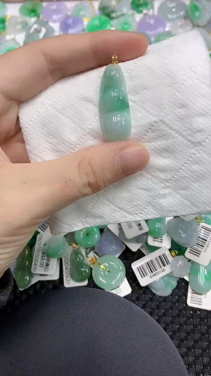 颈饰18K金镶嵌翡翠a货百元以下同包裹多件发出的只收取一单运费