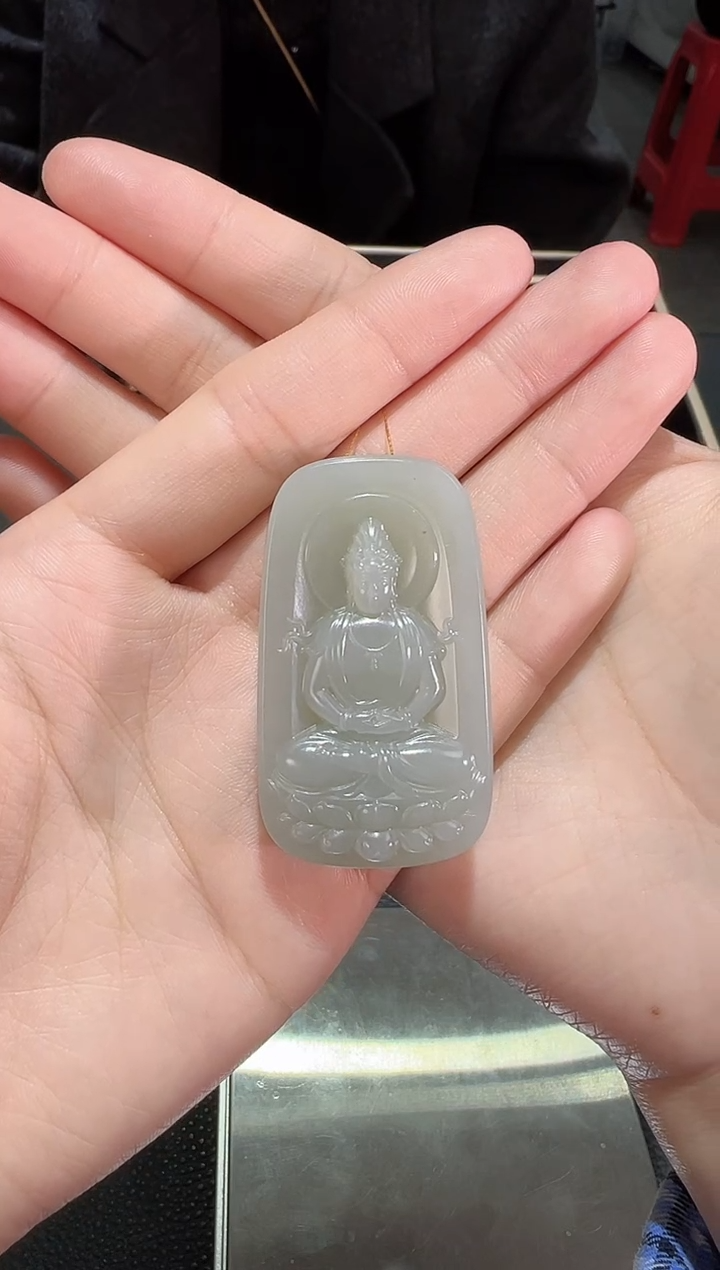 【闪购商品】和田玉吊坠(赠链)未镶嵌且末料青白玉观音
