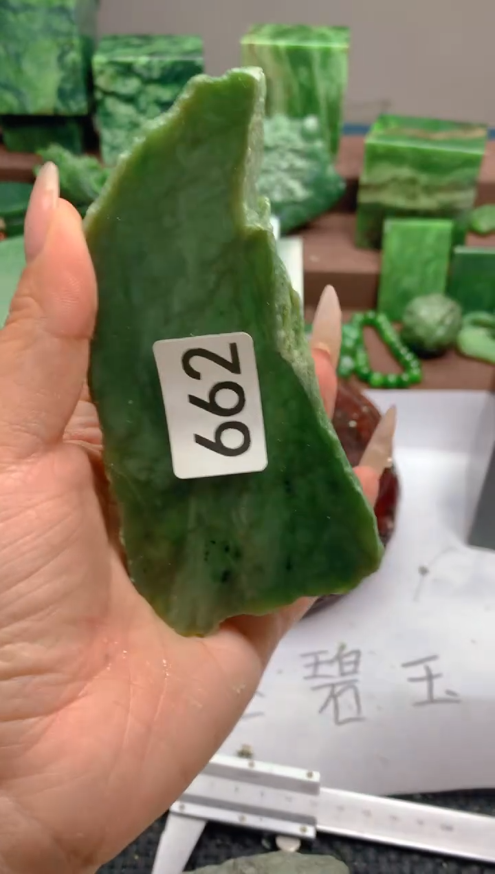 和田玉（碧玉）未镶嵌珠宝半成品1