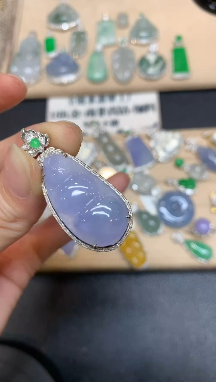 【闪购商品】翡翠颈饰18K金镶嵌福豆【无服务费