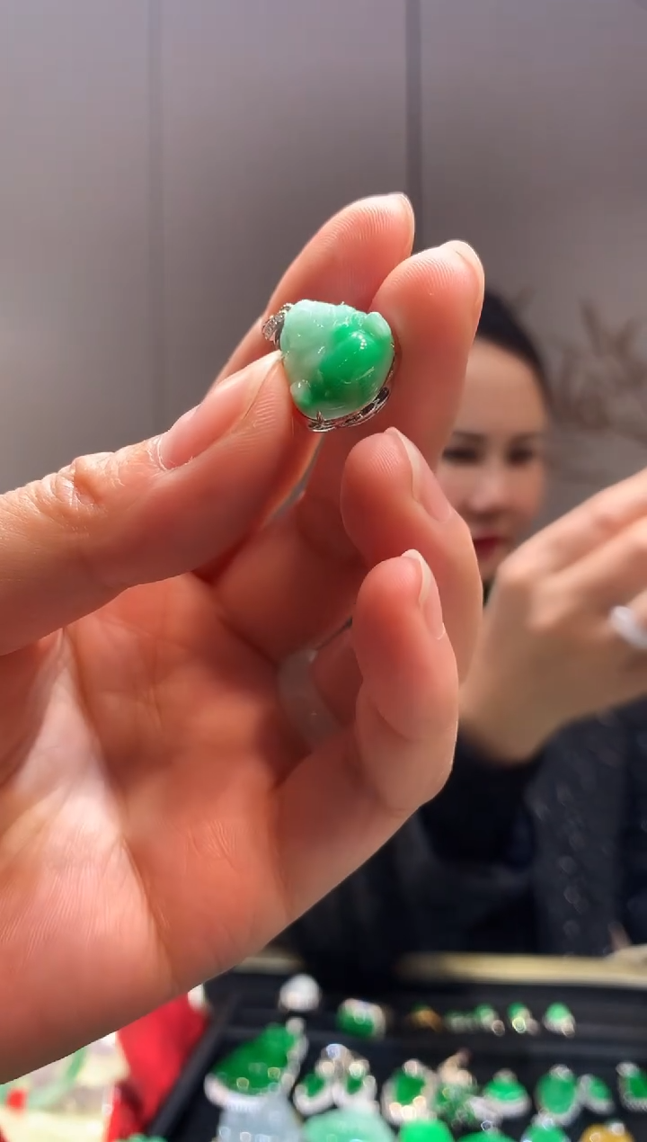 【闪购商品】翡翠吊坠(不含链)18K金镶嵌佛公