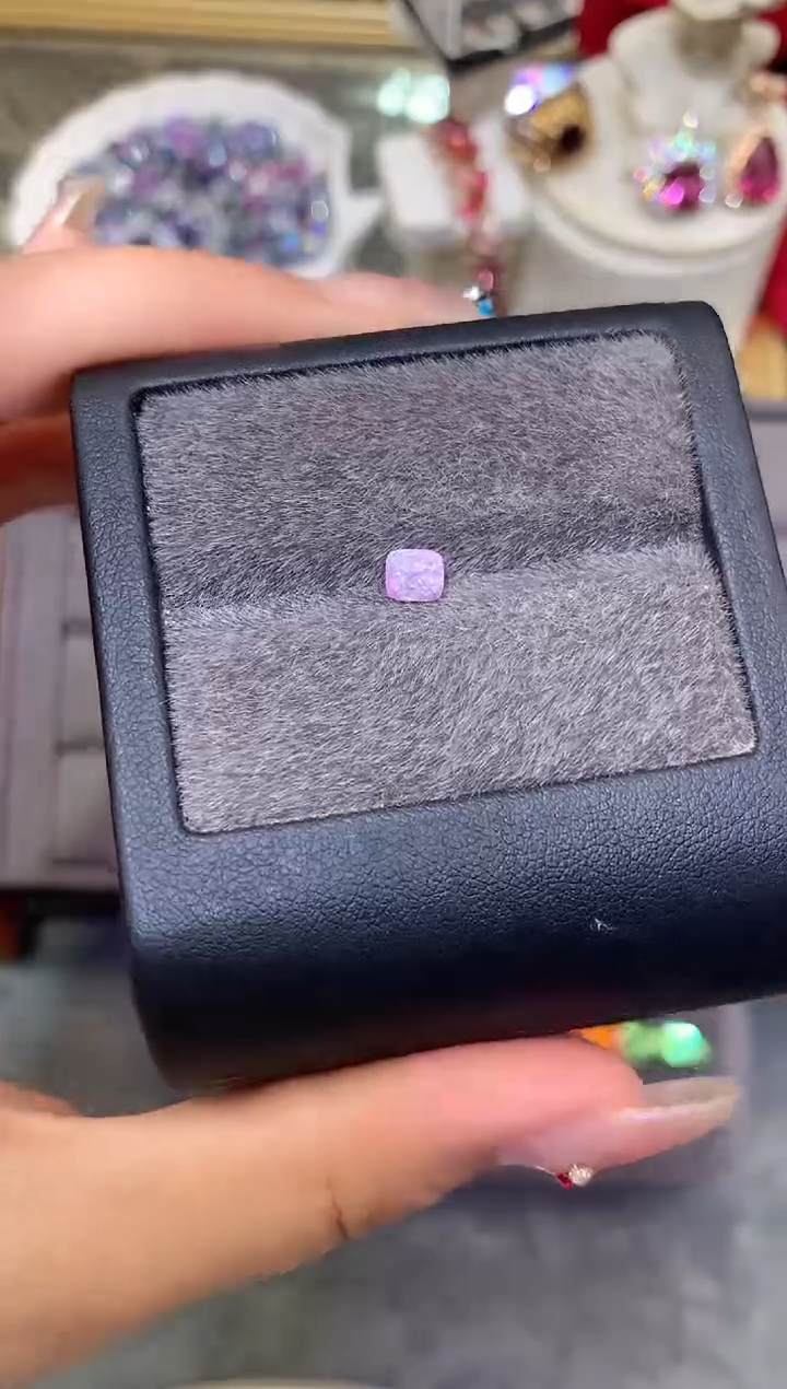 未镶嵌裸石定制蓝宝石啦****白枕型 粉蓝宝石 0.85ct