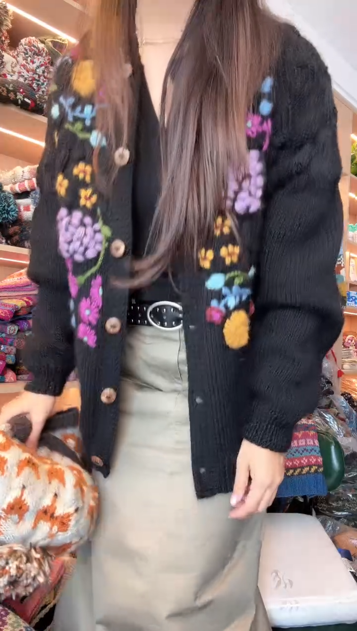 羊毛百羊毛绣花毛衣