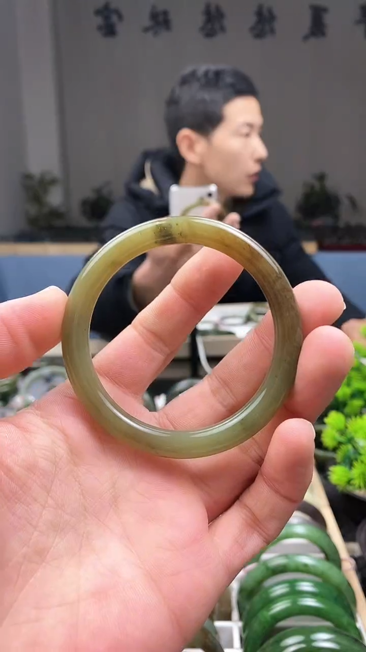 【闪购商品】和田玉手镯未镶嵌56