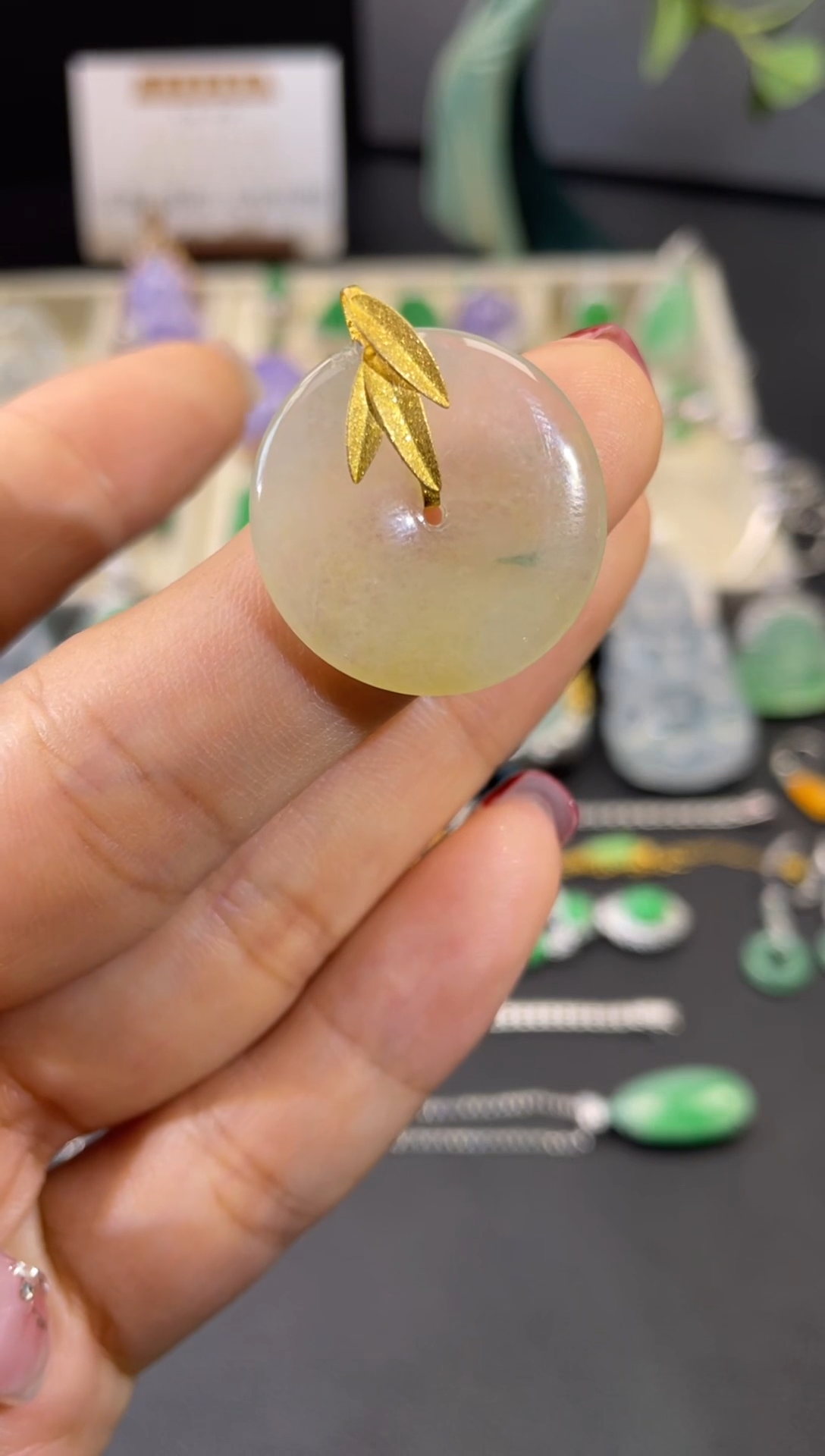 【闪购商品】翡翠颈饰18K金镶嵌16......