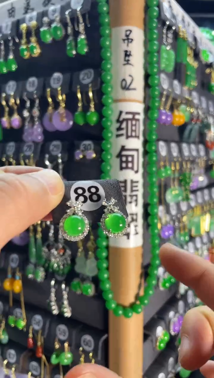 【闪购商品】翡翠颈饰银S925镶嵌88...