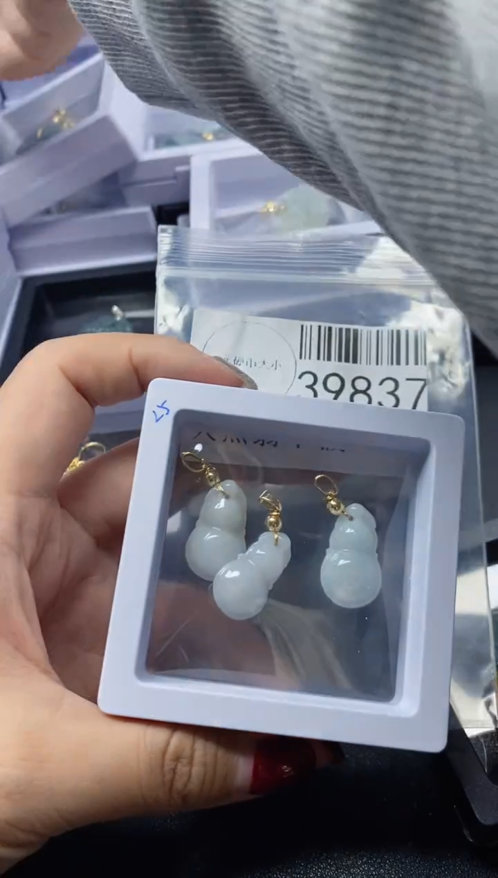 【闪购商品】翡翠吊坠(不含链)未镶嵌39837