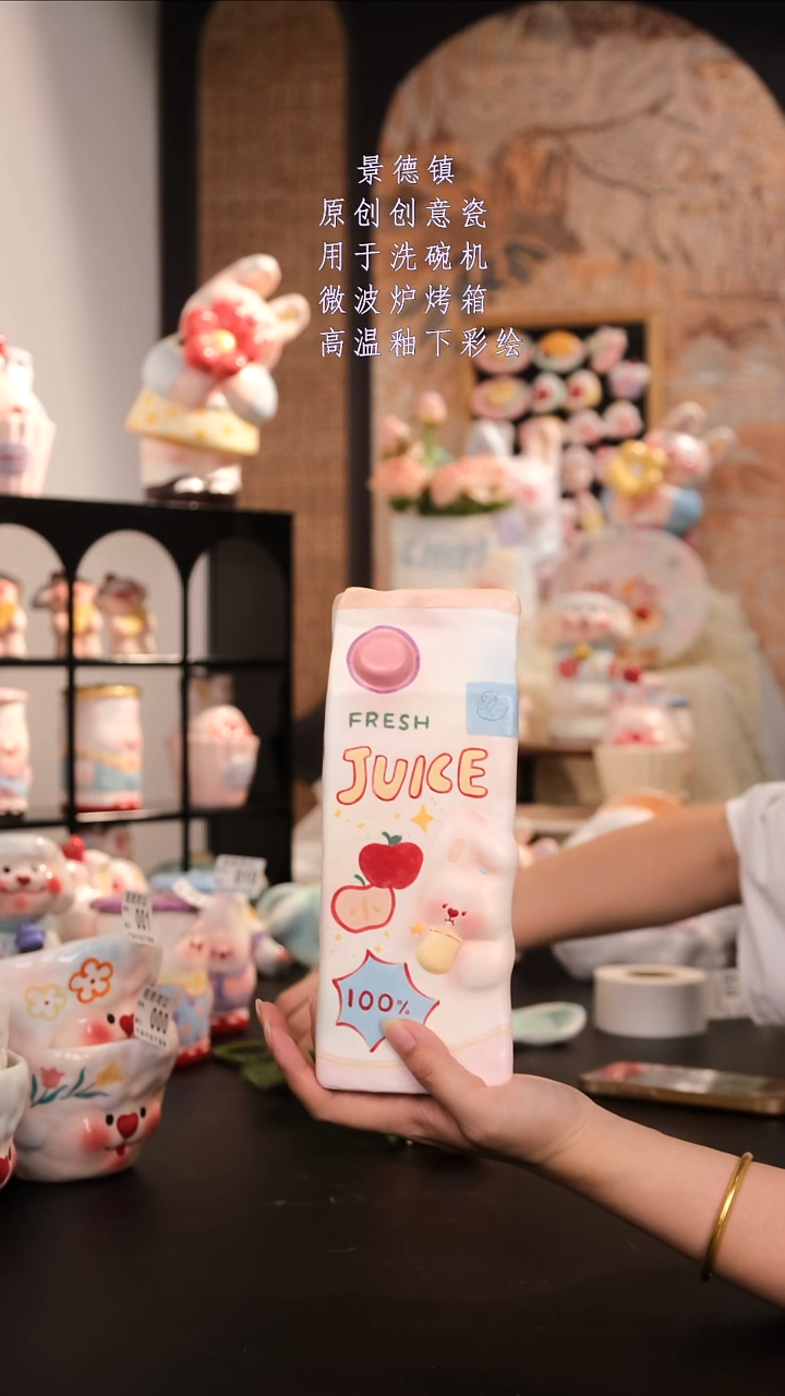 摆件景德镇手工手绘高温釉下彩设计师款