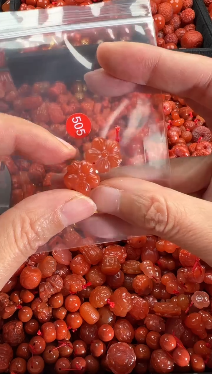 【闪购商品】南红玛瑙颈饰未镶嵌1