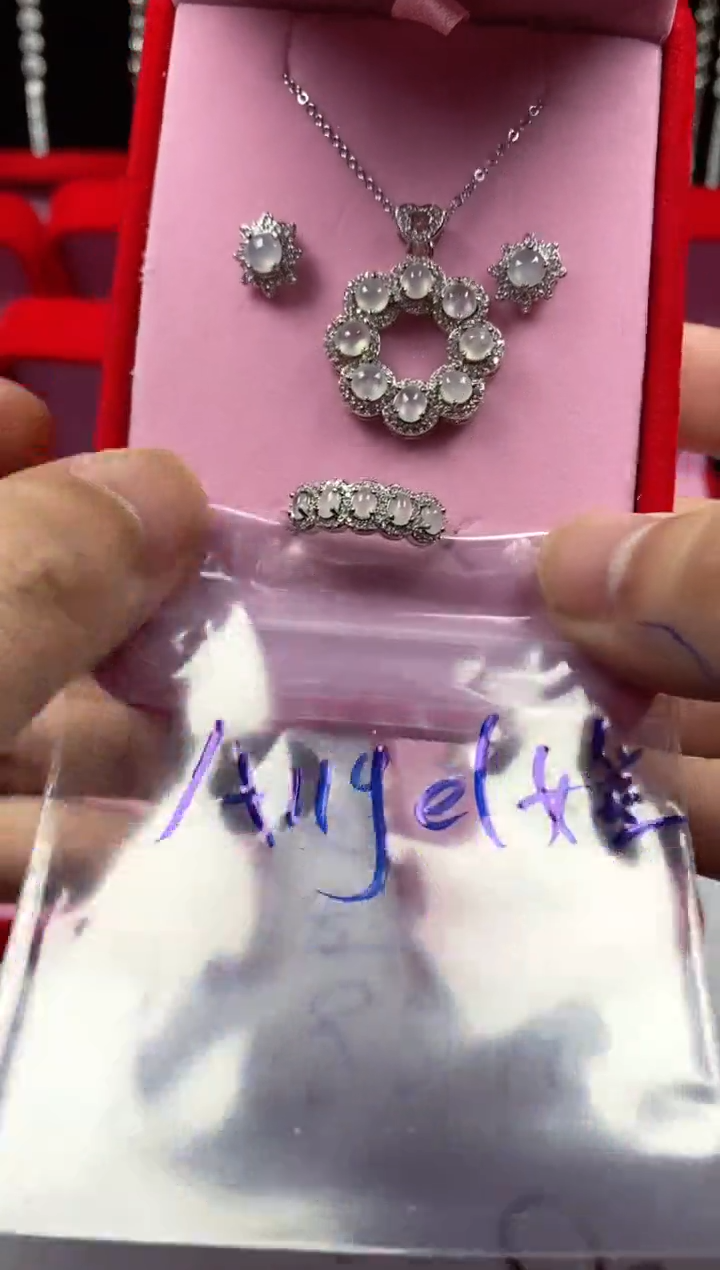 未镶嵌戒指翡翠A****媛翡翠吊坠