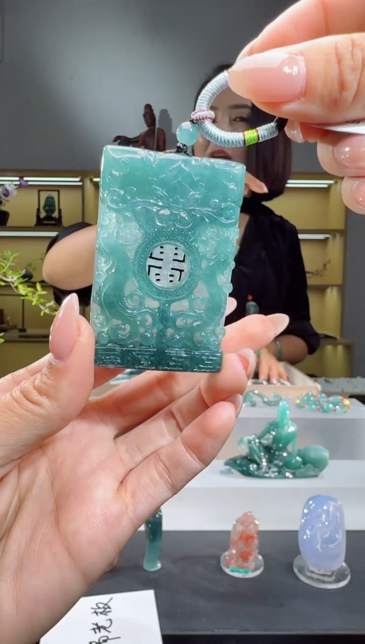 吊坠(赠链)未镶嵌翡翠仿古牌