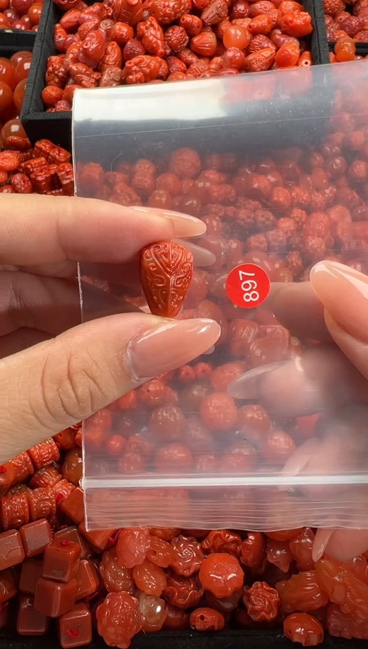 南红玛瑙未镶嵌颈饰1