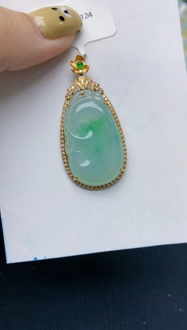 翡翠18K金镶嵌颈饰天然翡翠A货