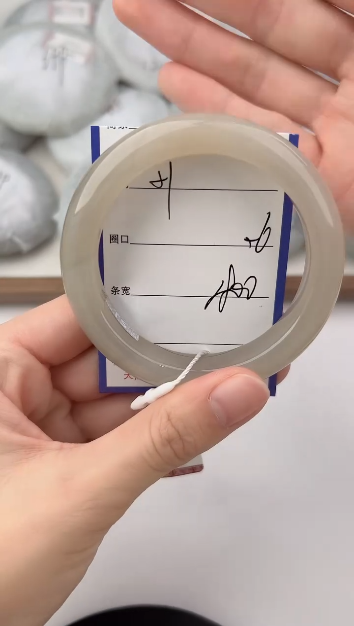 未镶嵌手镯和田玉51颜色微差无瑕疵