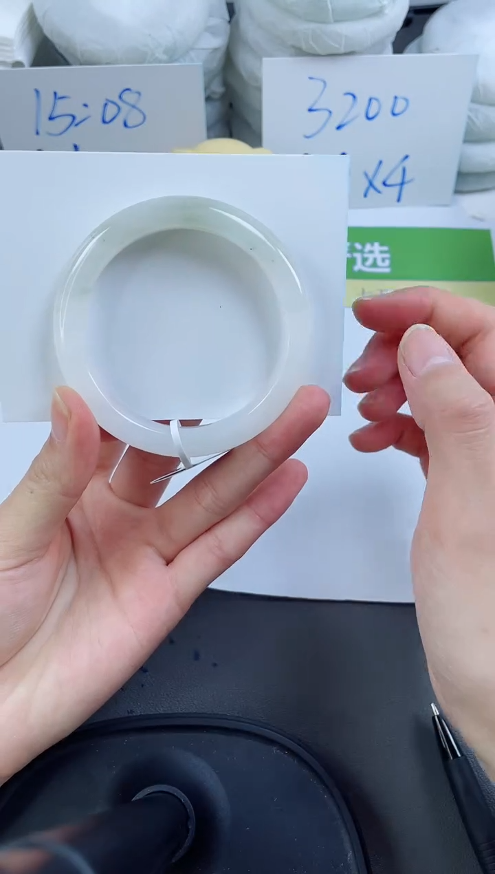 【闪购商品】石英质玉手镯未镶嵌1-52.8