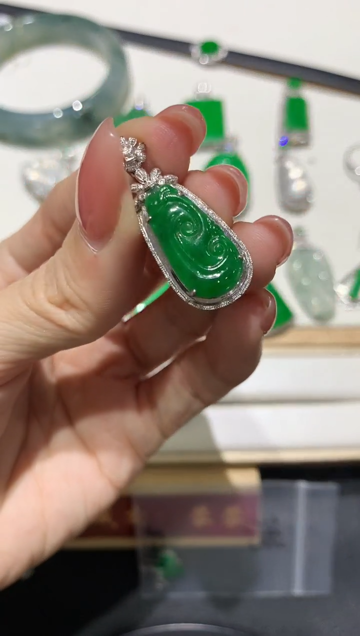 【闪购商品】翡翠吊坠(不含链)18K金镶嵌团购5