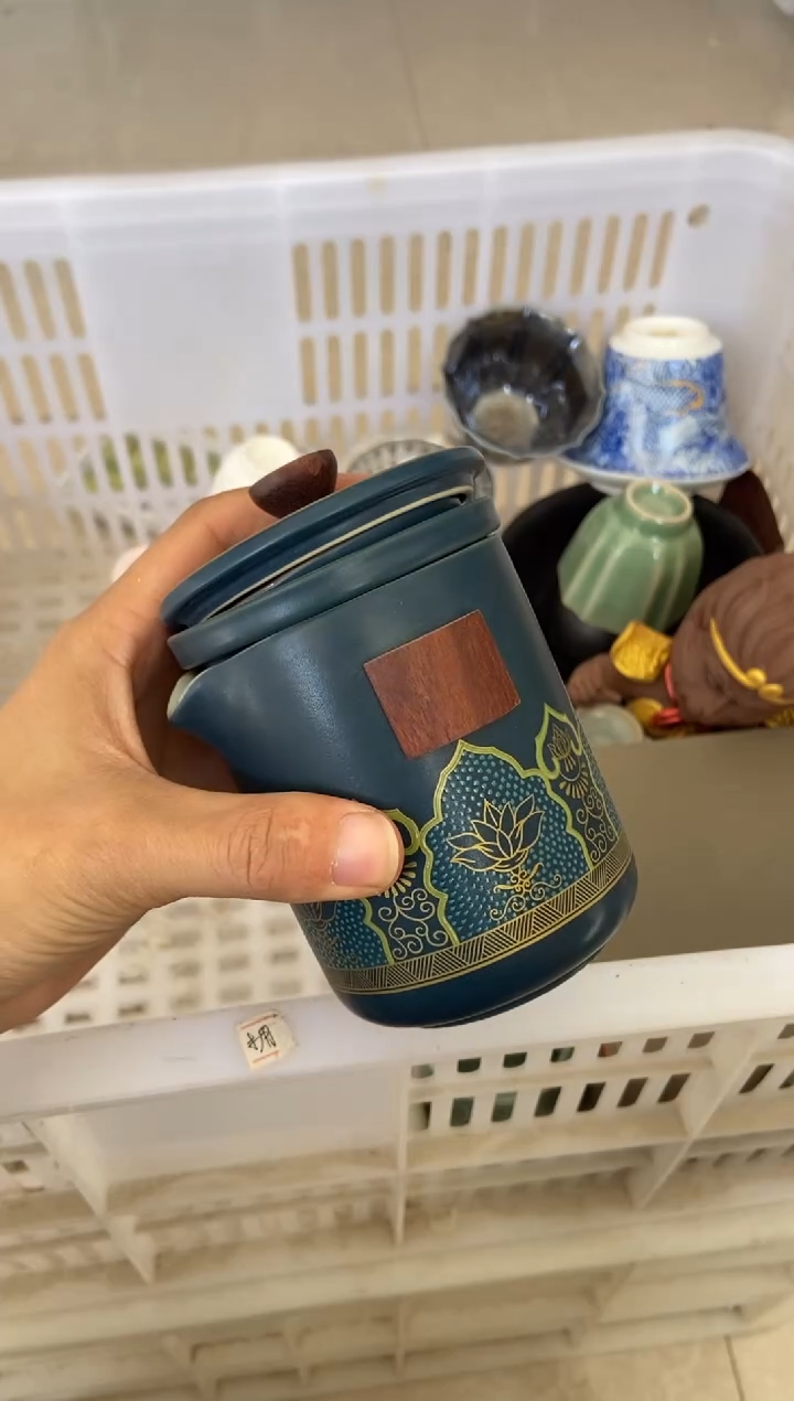 无运费险有瑕疵的摄影的产品有使用过的痕迹有点脏介意勿拍杯