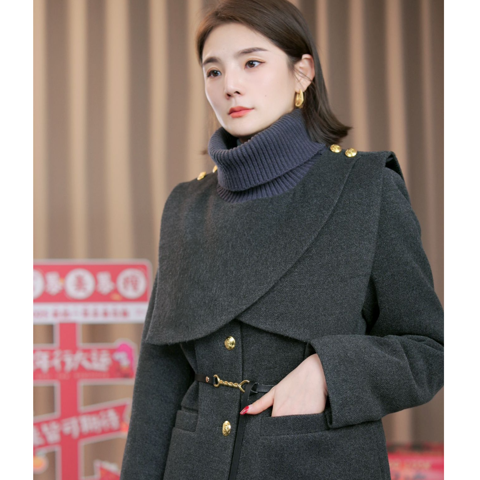 气质名媛2025年新款羊毛斗篷冬季呢子外套90白鸭绒内胆袖口