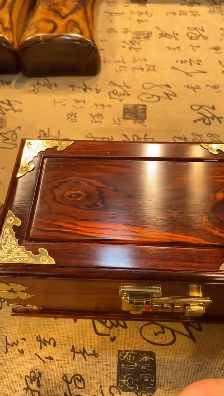 花梨木类海南黄花梨密码首饰盒+手串