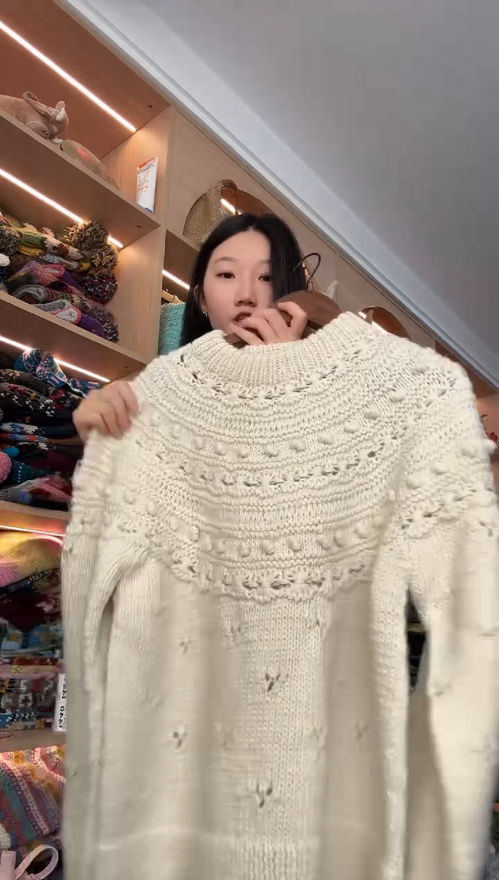 羊毛美利奴白色毛衣