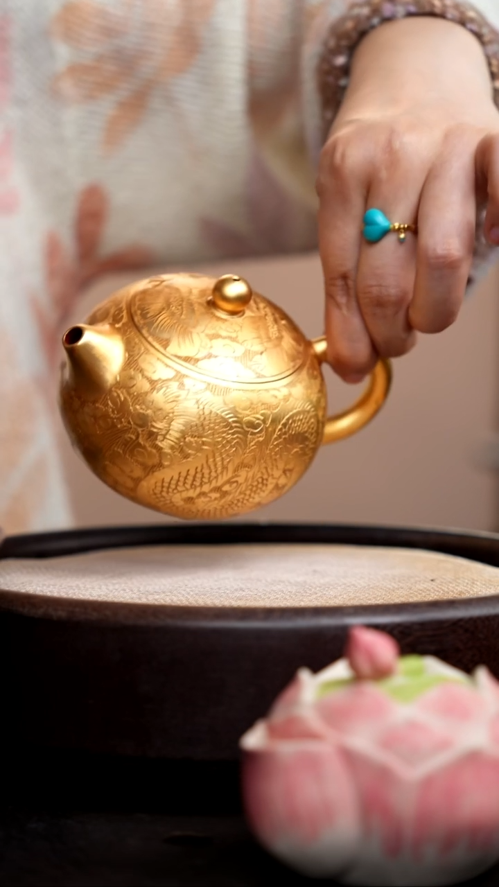 茶壶紫砂金色朱泥龙凤西施 