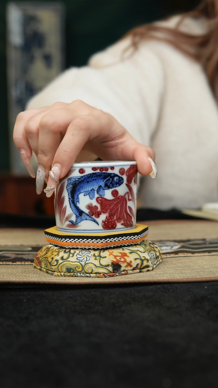 【闪购商品】青花釉里红鱼澡纹直口杯