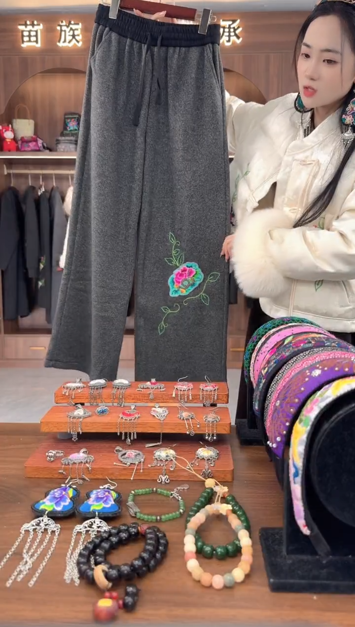 刺绣冬*扶光苗绣传承L29