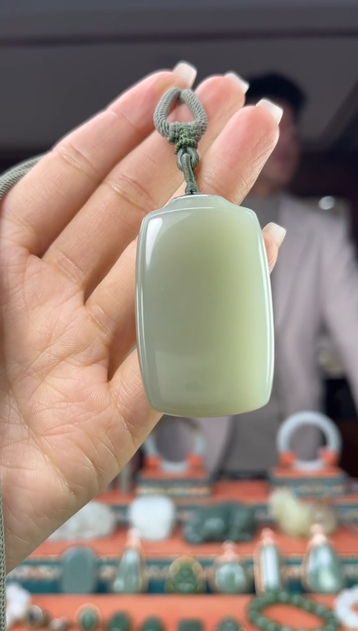 颈饰未镶嵌和田玉佩佩