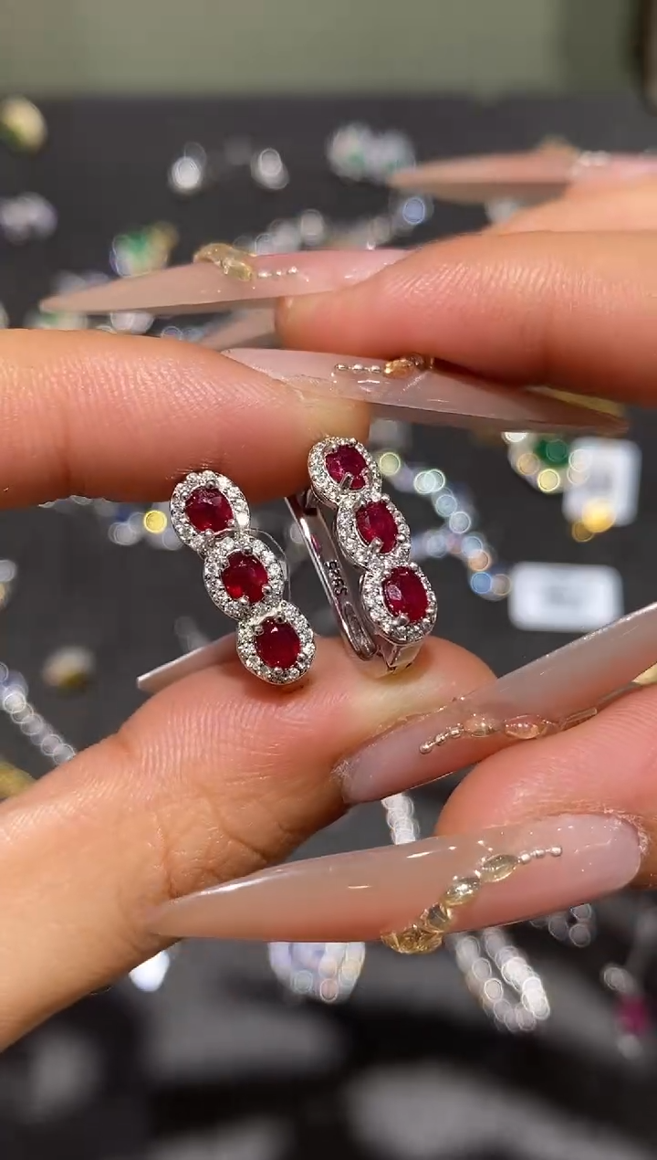银S925镶嵌耳饰红宝石耳钉