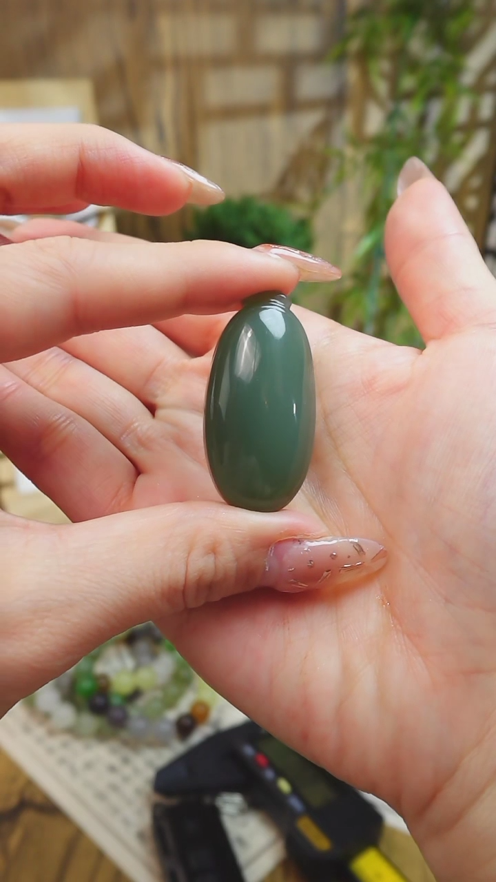 【闪购商品】和田玉吊坠(不含链)未镶嵌俄料碧玉鸭蛋青蛋面无事牌