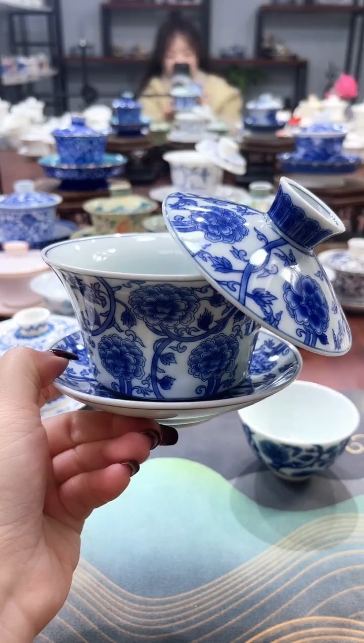 【闪购商品】320ml大号缠枝莲悬停盖碗