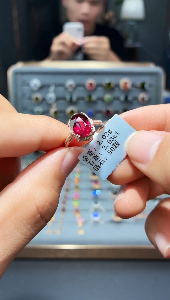 18K金镶嵌戒指碧玺2.03.