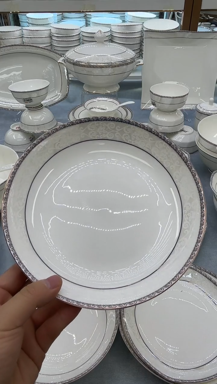 骨瓷玲珑8饭2个   