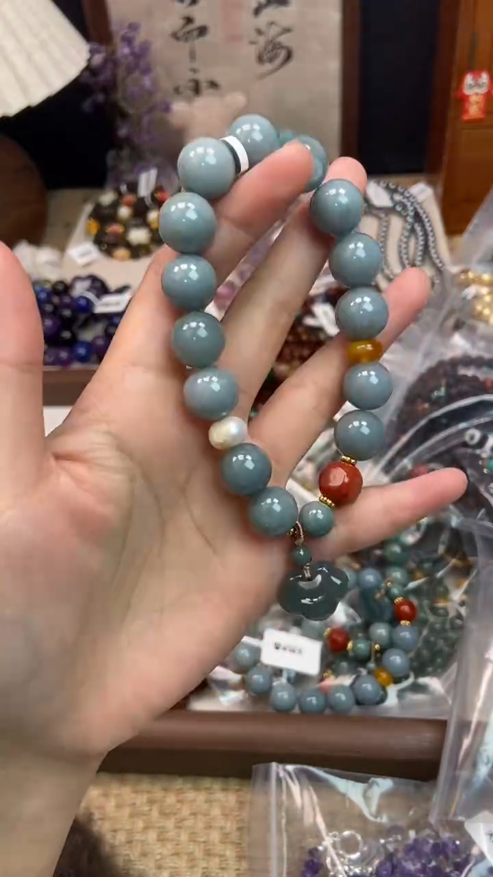 未镶嵌翡翠手饰428