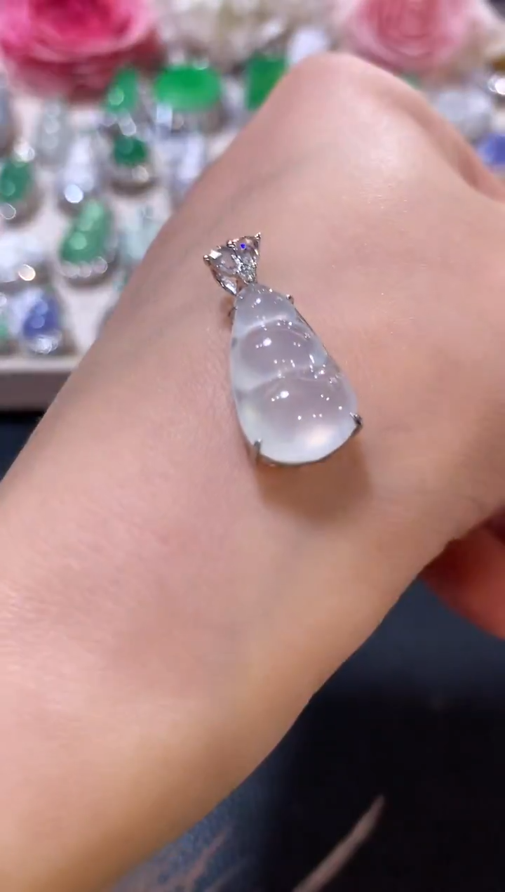 吊坠(不含链)18K金镶嵌翡翠z32  