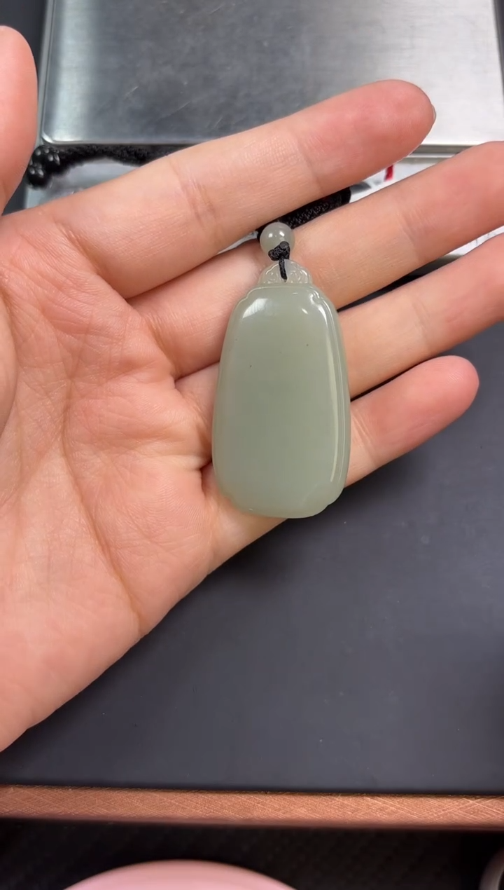 【闪购商品】和田玉吊坠(赠链)未镶嵌且末微色差近矿吊坠