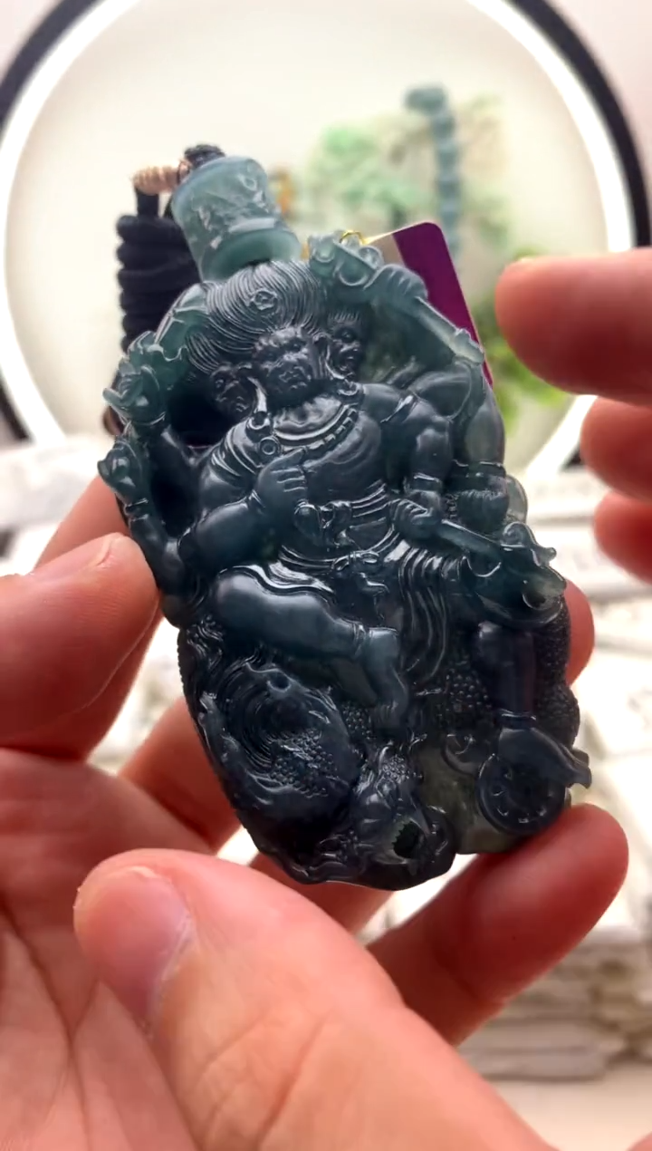 翡翠未镶嵌颈饰不动明王