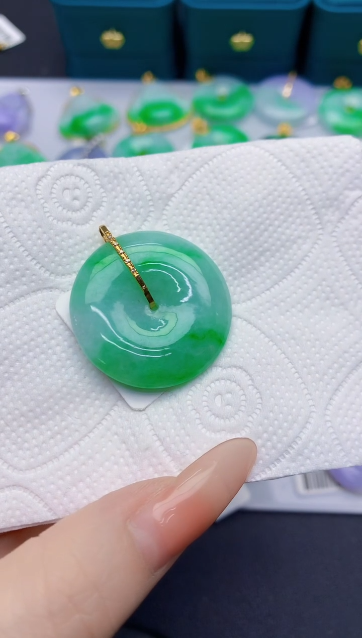 颈饰18K金镶嵌翡翠缅甸天然翡翠A货